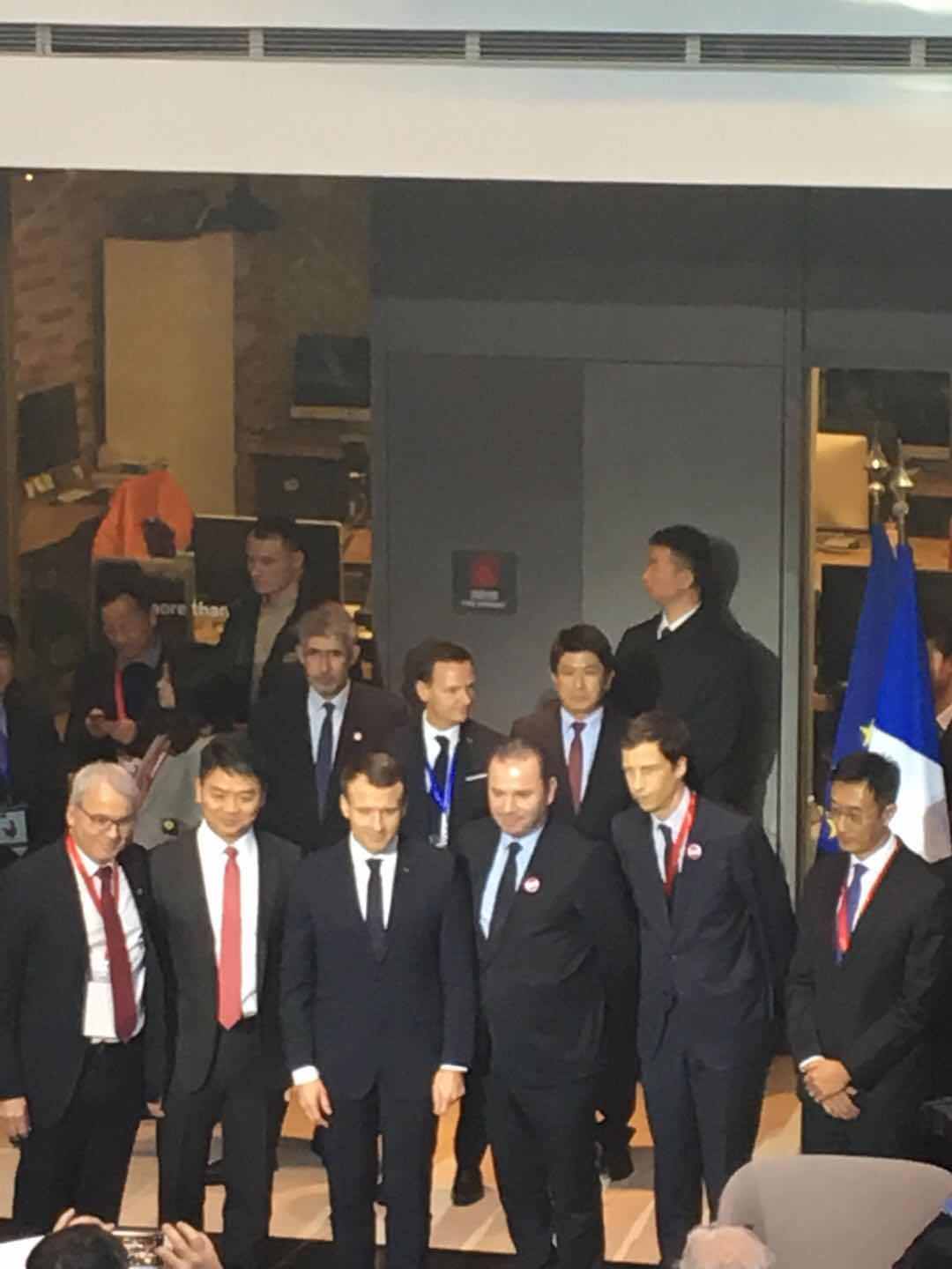 法国总统马克龙会见刘强东 京东未来两年销售20亿欧元法国商品
