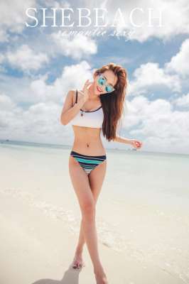 沙滩美女墨镜遮面比基尼泳衣身材高挑胸大腿长时尚写真图片