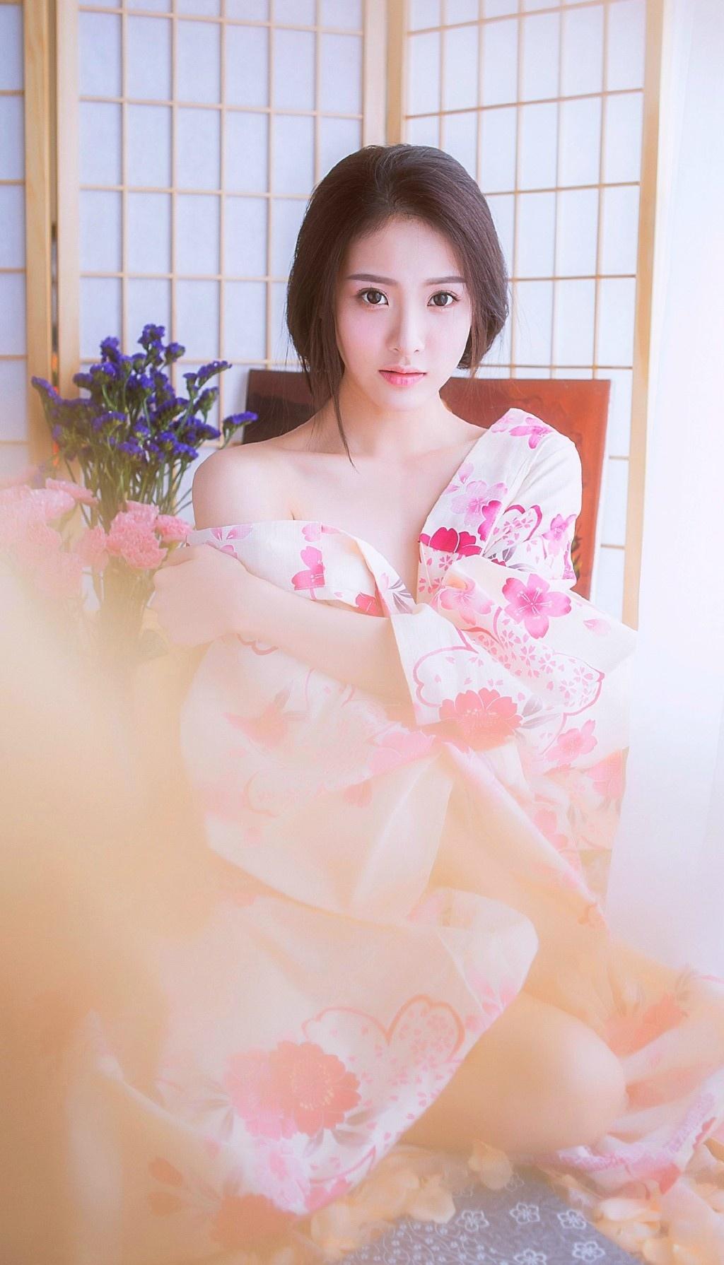 清纯美少女日本和服性感写真小露性感美背