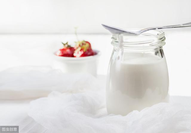 听张文宏教授的话，要多喝牛奶！什么时间喝最好？喝哪种牛奶好？