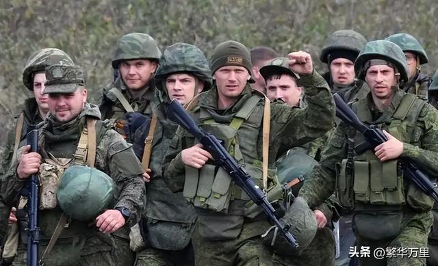 小马拉大车，俄罗斯有12个集团军，一个集团军有多少兵力？