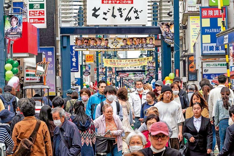 日本新冠防疫降至与流感同等级