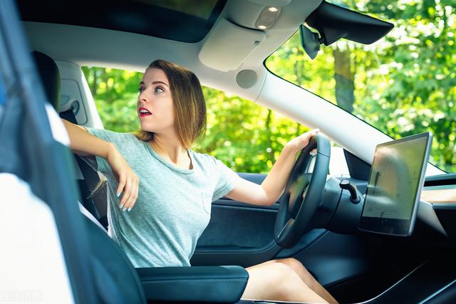 5个开车技巧可以避免错将油门当作刹车踩的悲剧，新手司机要学会