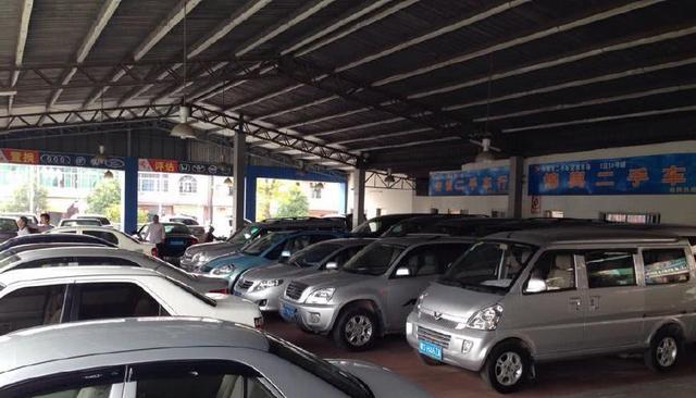 上海二手车“泛滥成灾”，低至千元没人要，车贩子：谁能救救我？