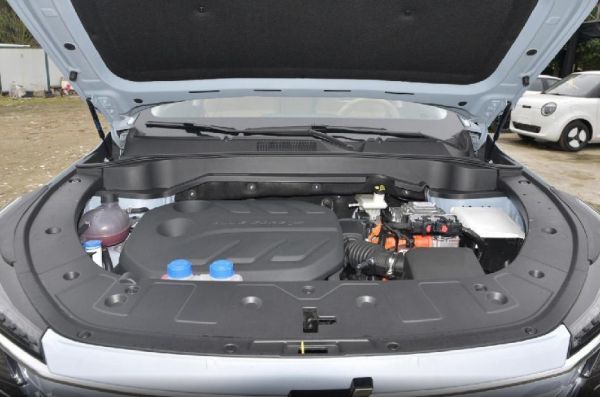 同样是插混SUV，蓝电E5定位中型才9.98万起：欧尚Z6 iDD拿什么比呢？