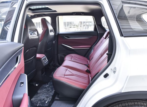 中型插混SUV蓝电E5售价9.98万起，对比长安CS75 PLUS怎么选