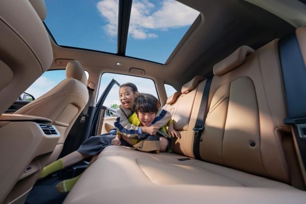 为什么说蓝电E5荣耀版是家庭出行的最佳选择？中型大7座插混SUV9.98万元起
