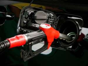 汽车油量表怎么看(汽车油量表为什么不能真实显示油箱剩余油量？)