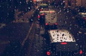 汽车雨淋(你知道雨天后为什么要洗车？得避免这4个误区，不然相当于在毁车)