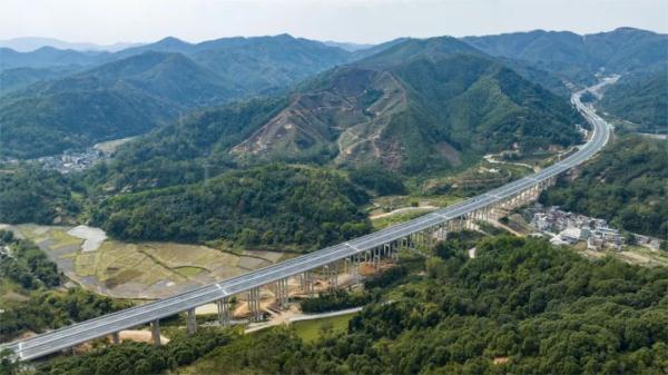 总里程突破8000公里，广西全面实现县县通高速！